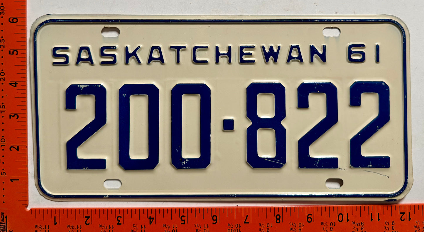 1961 Saskatchewan #200-822 Passenger License Plate
