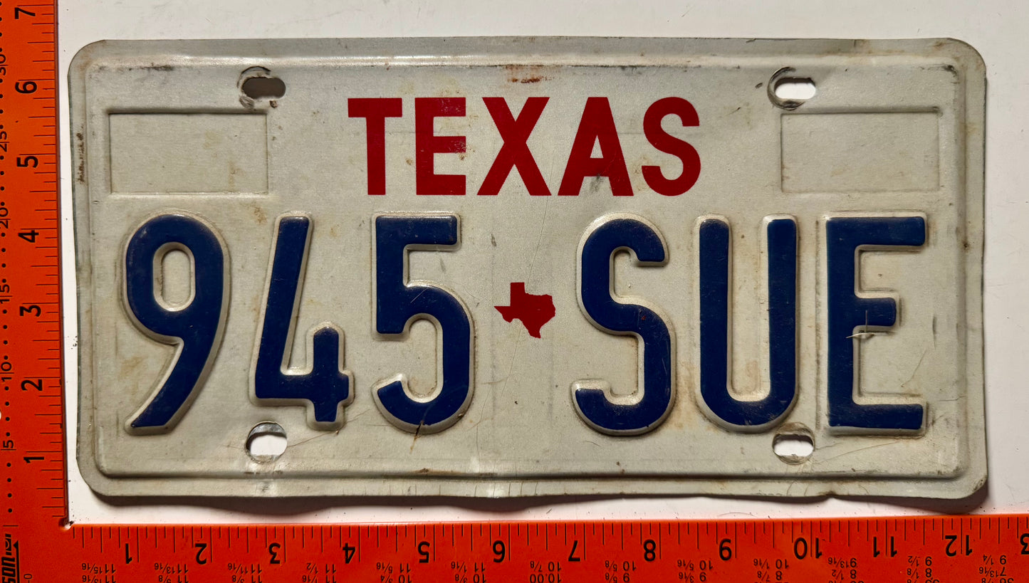 undated Texas #945-SUE Passenger License Plate
