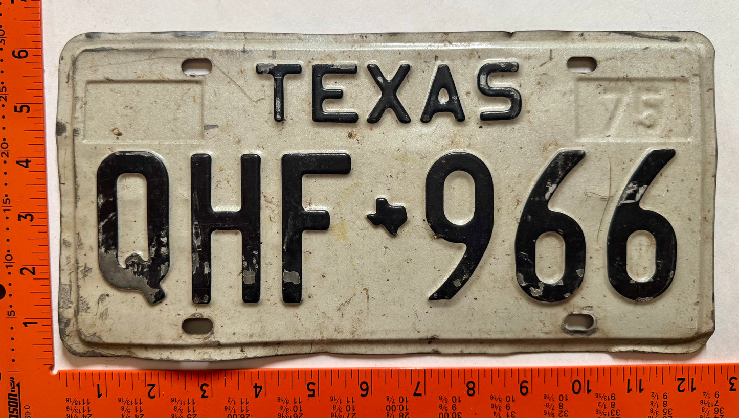 1975 base Texas #QHF 966 Passenger License Plate