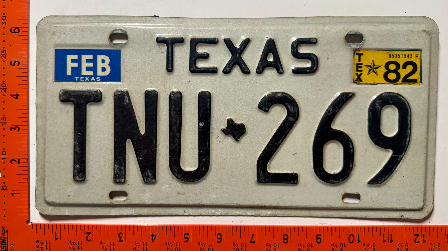 1982 Texas #TNU-269 Passenger License Plate
