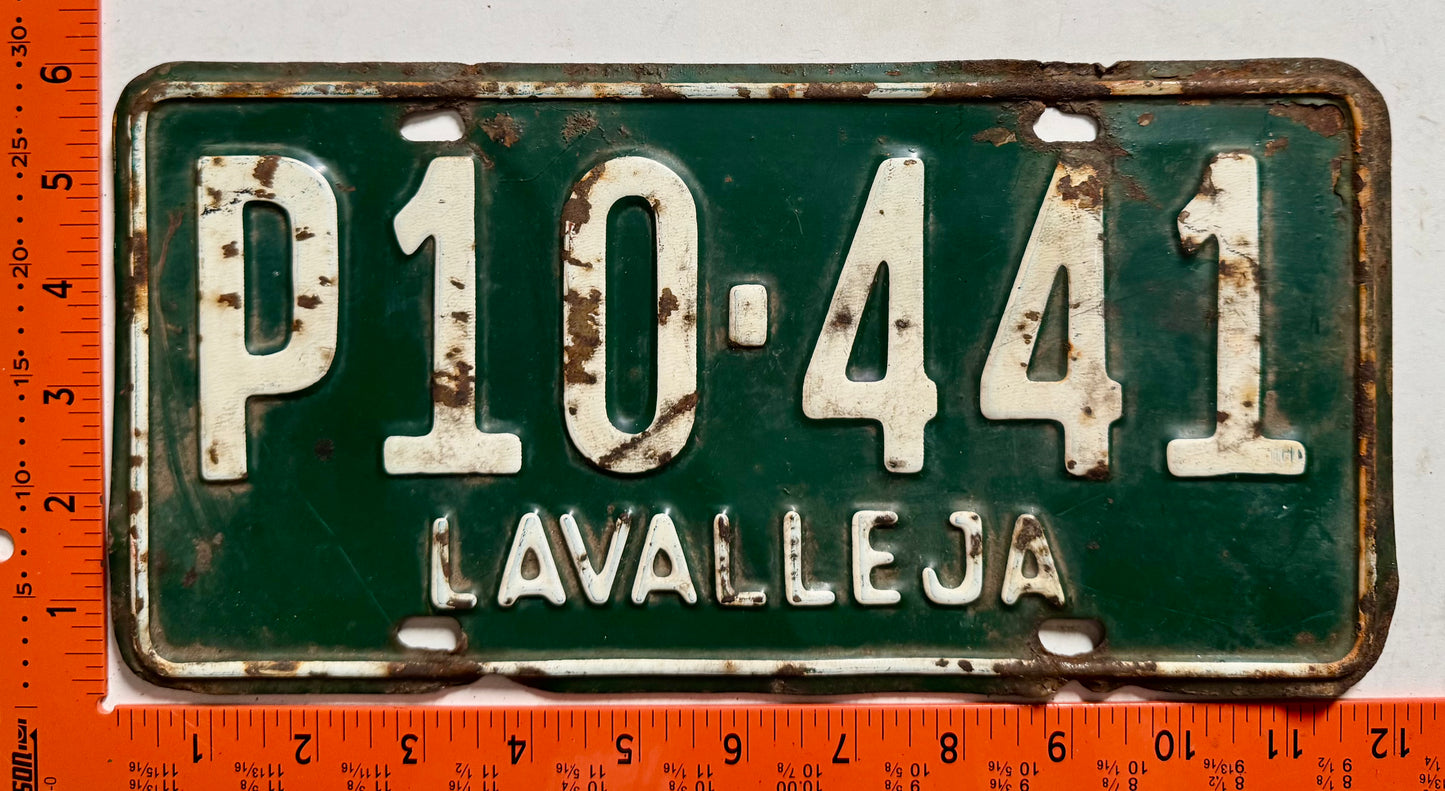 undated Uruguay #P10-441 Passenger License Plate