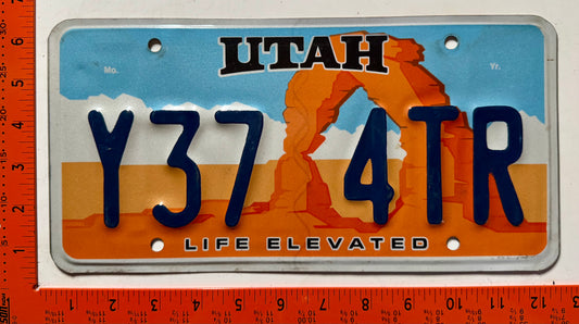 undated Utah #Y37 4TR Passenger License Plate
