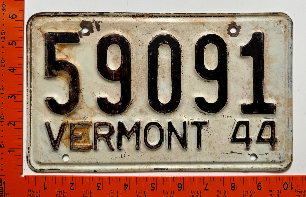 1944 Vermont #59091 Passenger License Plate