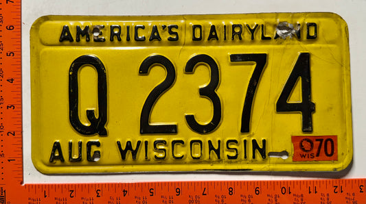 1970 Wisconsin #Q 2374 Passenger License Plate