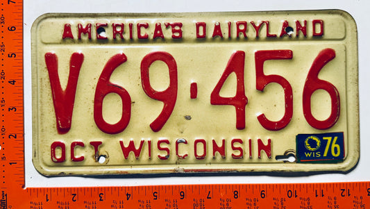 1976 Wisconsin #V69-456 Passenger License Plate