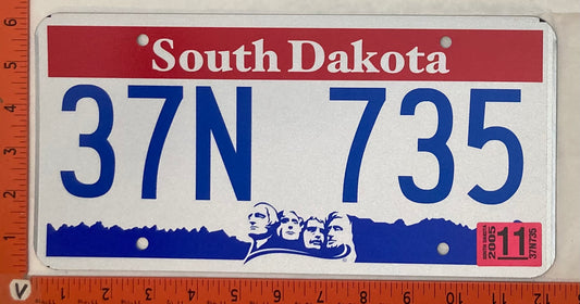2005 South Dakota #37N 735 Passenger License Plate