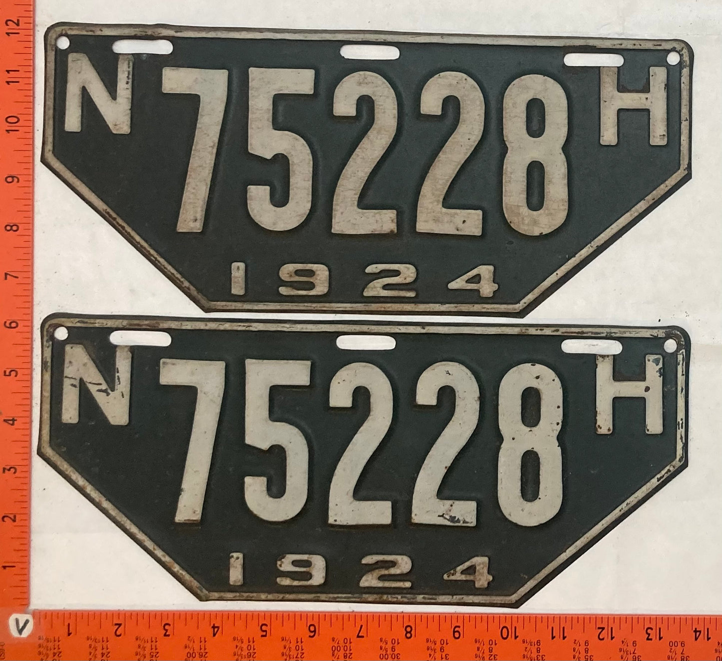 1924 New Hampshire #75228 Passenger License Plate (Non-Resident) (Pair)