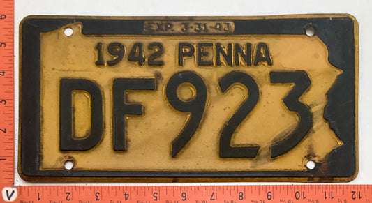 1942 Pennsylvania #DF923 Passenger License Plate