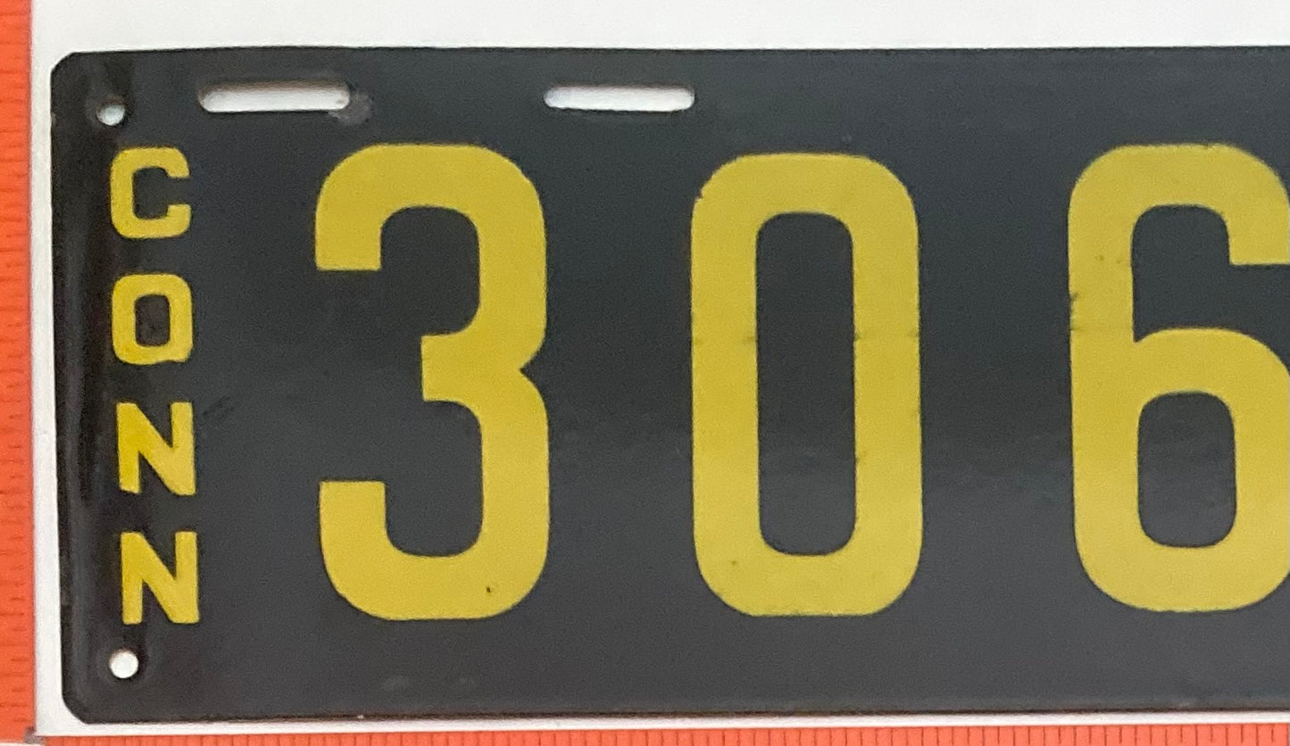 1915 Connecticut #C30611 Passenger License Plate