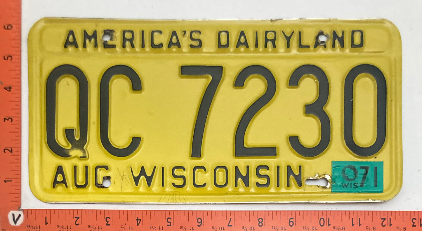 1971 Wisconsin #QC 7230 Passenger License Plate