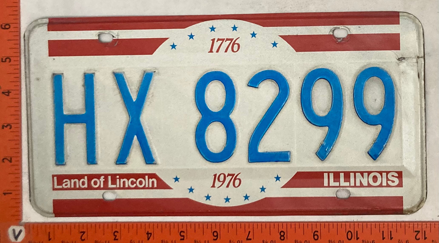 1976 Illinois #HX 8299 Passenger License Plate