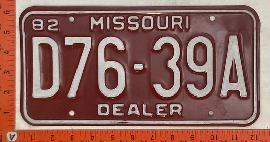 1982 Missouri #D76-39A Dealer License Plate