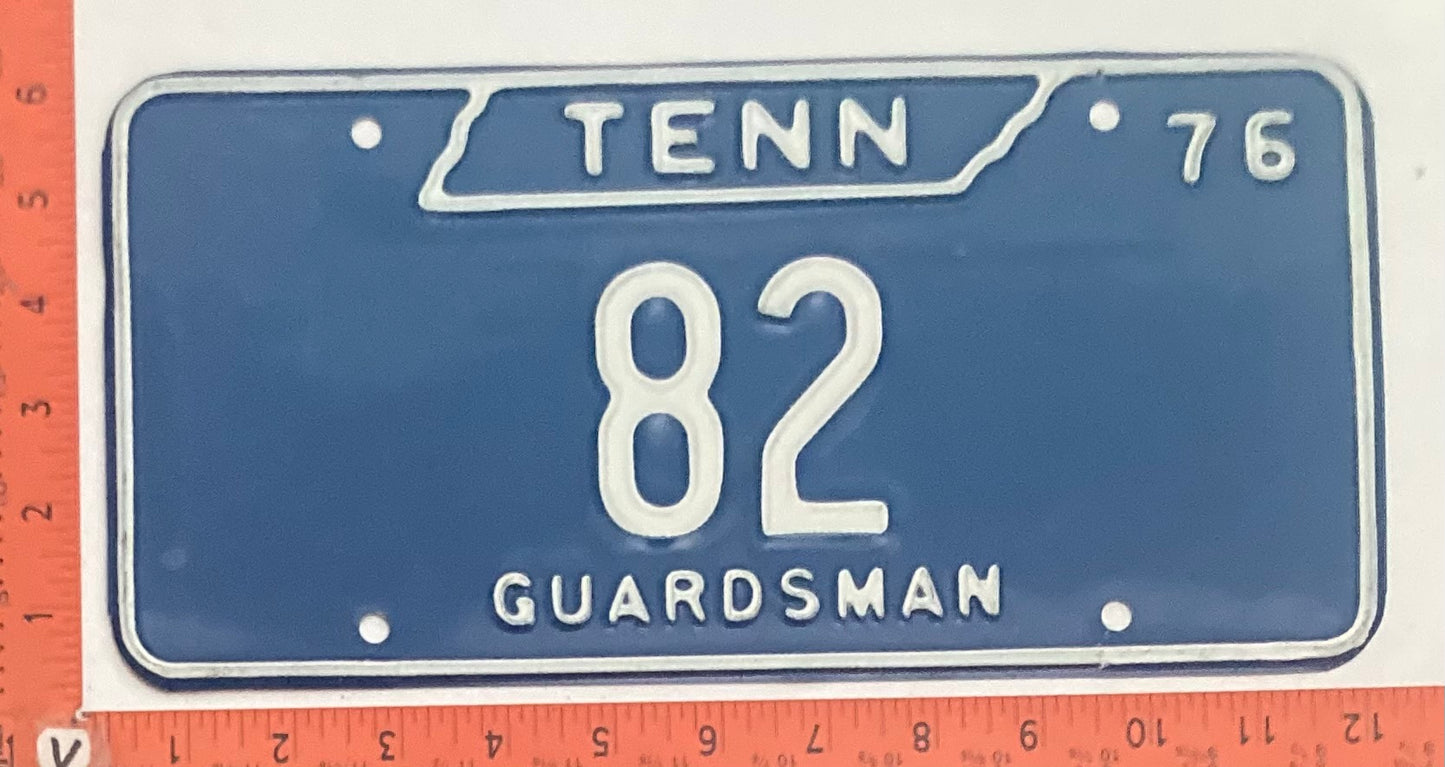 1976 Tennessee #82 Passenger National Guardsman License Plate