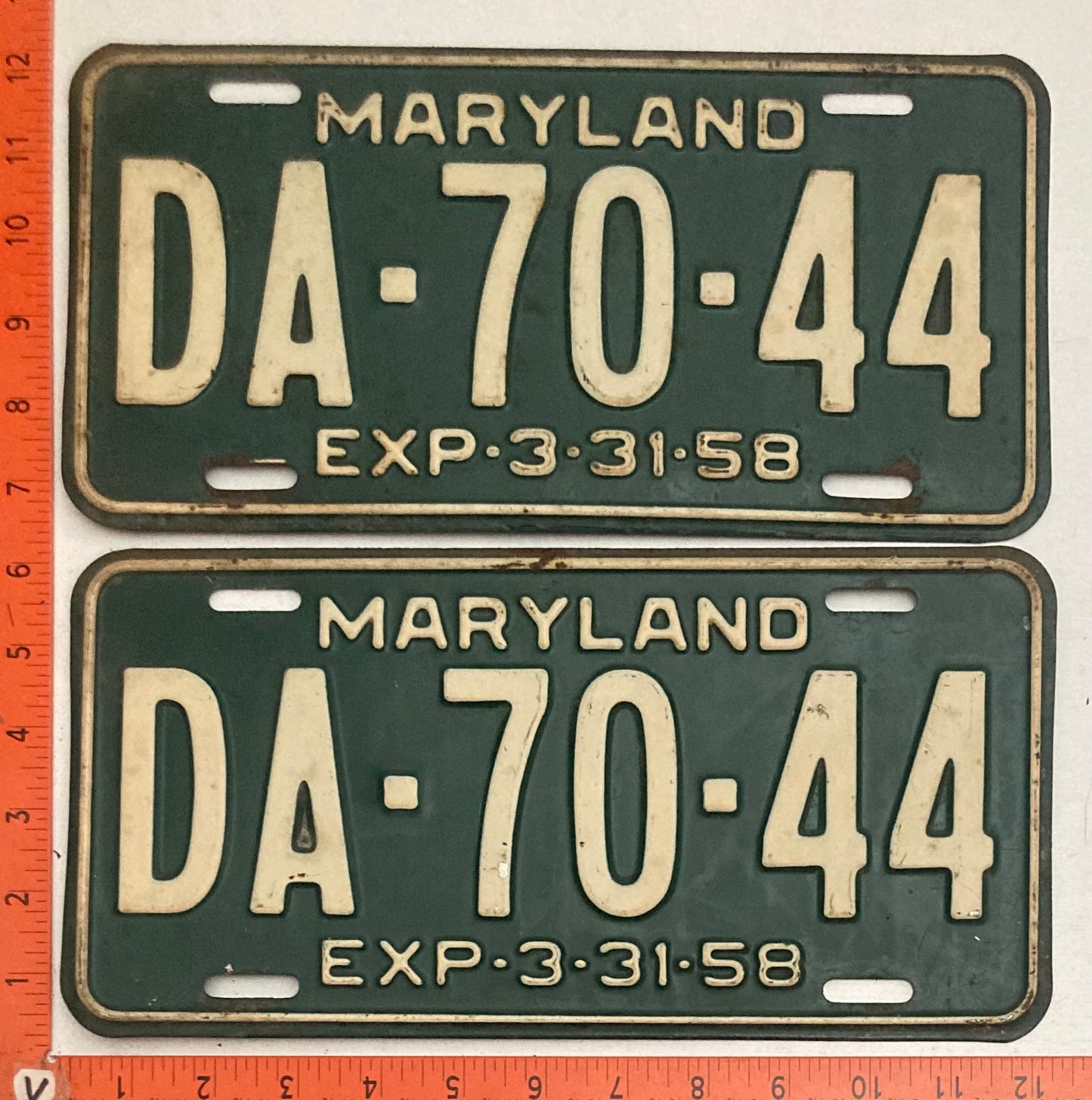 1958 Maryland #DA-70-44 Passenger License Plate PAIR