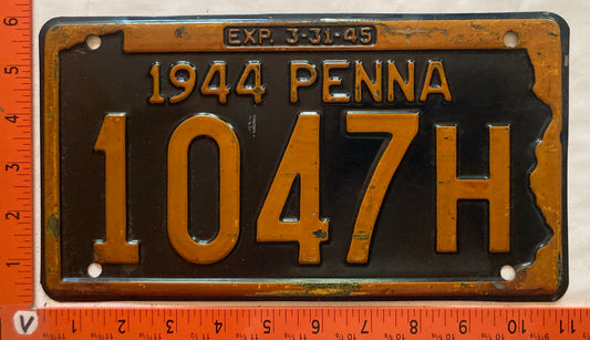 1944 Pennsylvania #1047H Passenger License Plate