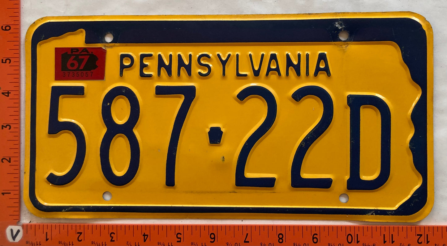 1967 Pennsylvania #587-22D Passenger License Plate