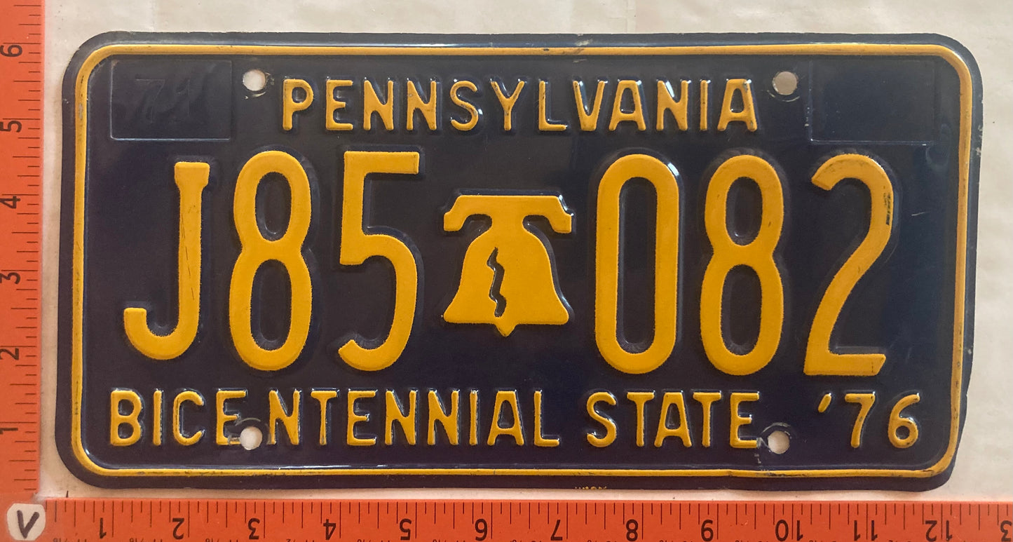 1976 Pennsylvania #J85 082 Passenger License Plate