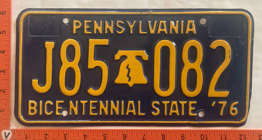 1976 Pennsylvania #J85 082 Passenger License Plate