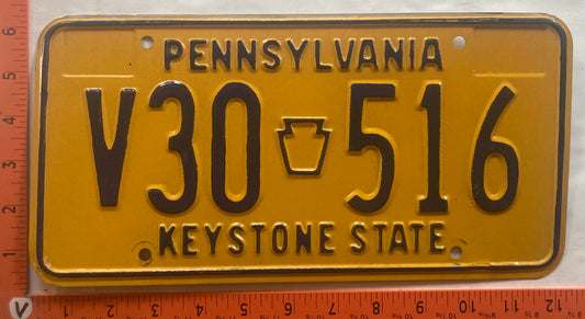 1977 Pennsylvania #V30 516 Passenger License Plate