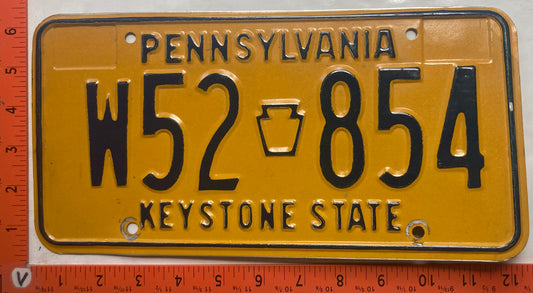 1977 Pennsylvania #W52 854 Passenger License Plate