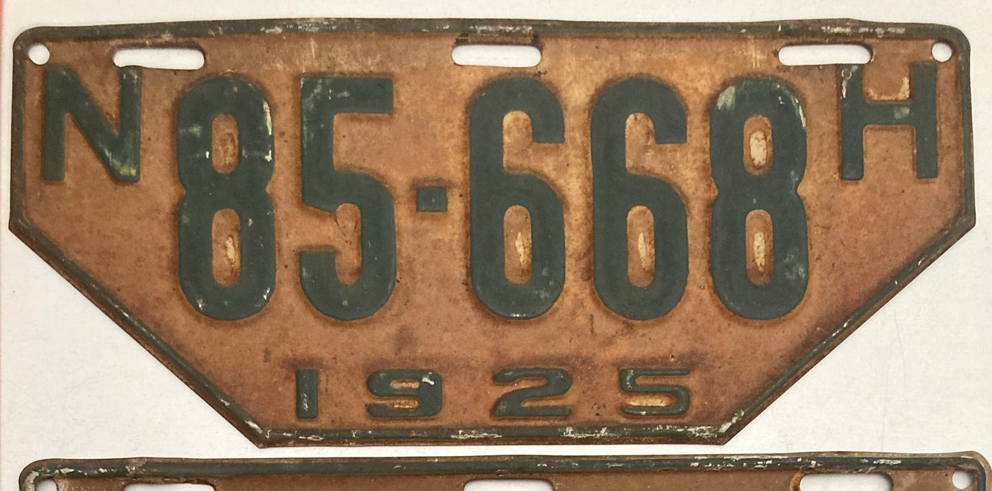 1925 New Hampshire #85-668 Passenger License Plate (Non-Resident) (Pair)