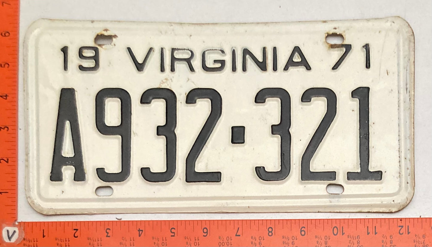 1971 Virginia #A932-321 Passenger License Plate