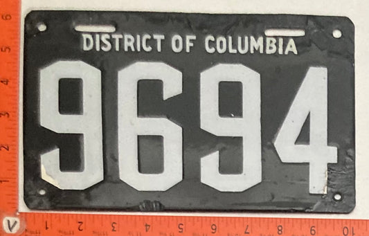 1911 Washington, DC #9694 Passenger License Plate (Porcelain) 4-Digits