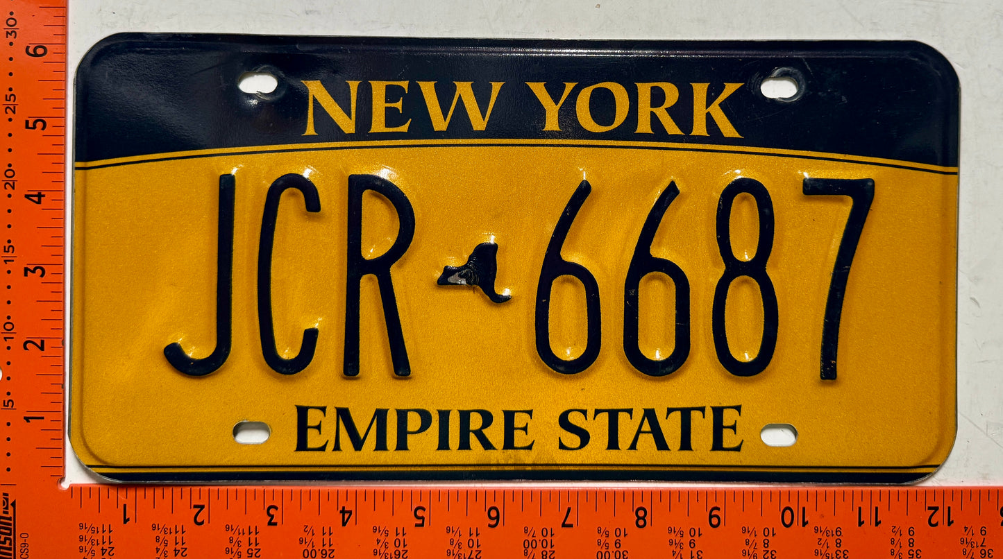 2010 base New York #JCR-6687 Passenger License Plate