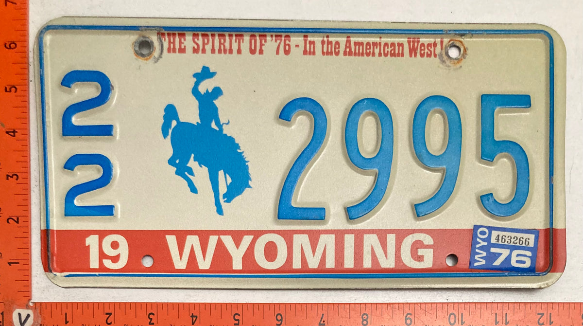 1976 Wyoming #22 2995 Passenger License Plate