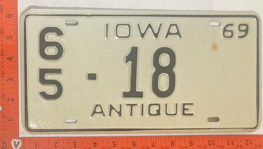1969 Iowa #6/5 18 Passenger License Plate (Antique Auto)