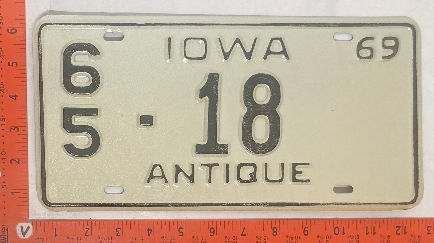 1969 Iowa #6/5 18 Passenger License Plate (Antique Auto)