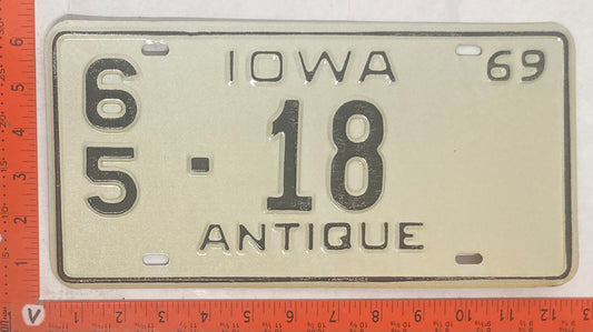 1969 Iowa #6/5 18 Passenger License Plate (Antique Auto)
