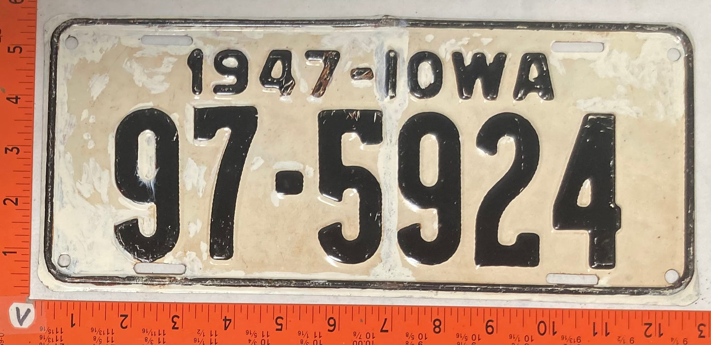 1947 Iowa #97-5924 Passenger License Plate