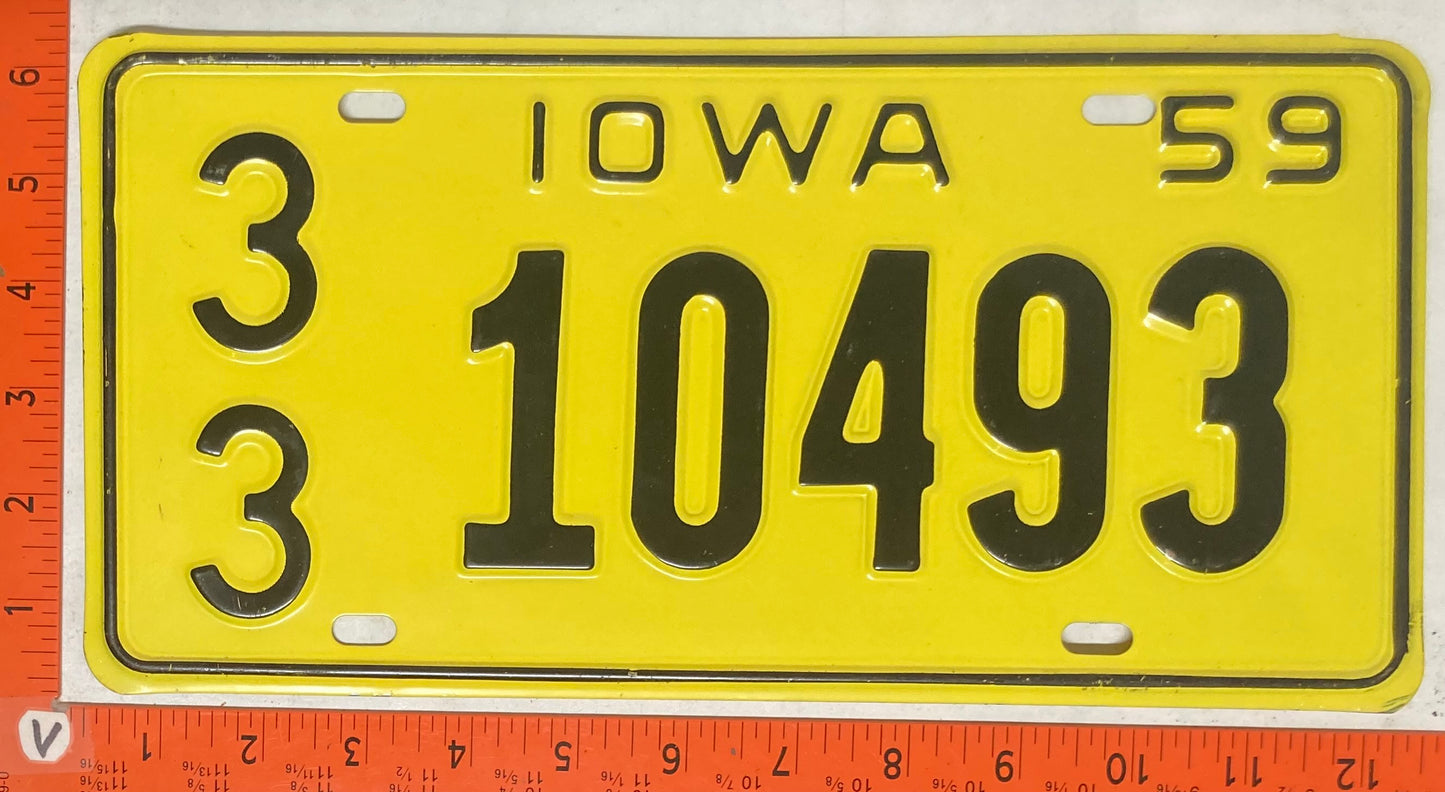 1959 Iowa #3/3 10493 Passenger License Plate