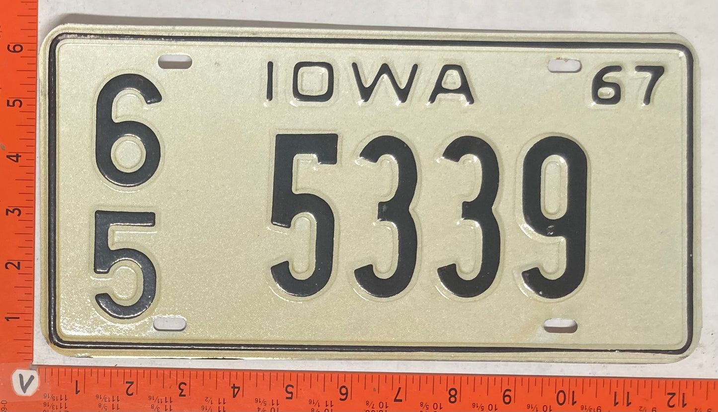 1967 Iowa #6/5 5339 Passenger License Plate