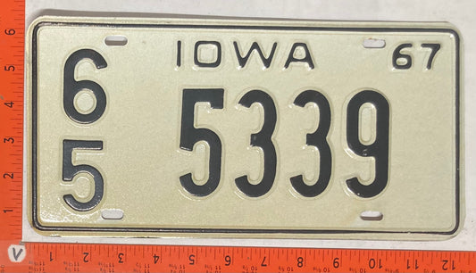 1967 Iowa #6/5 5339 Passenger License Plate