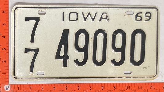 1969 Iowa #7/7 49090 Passenger License Plate