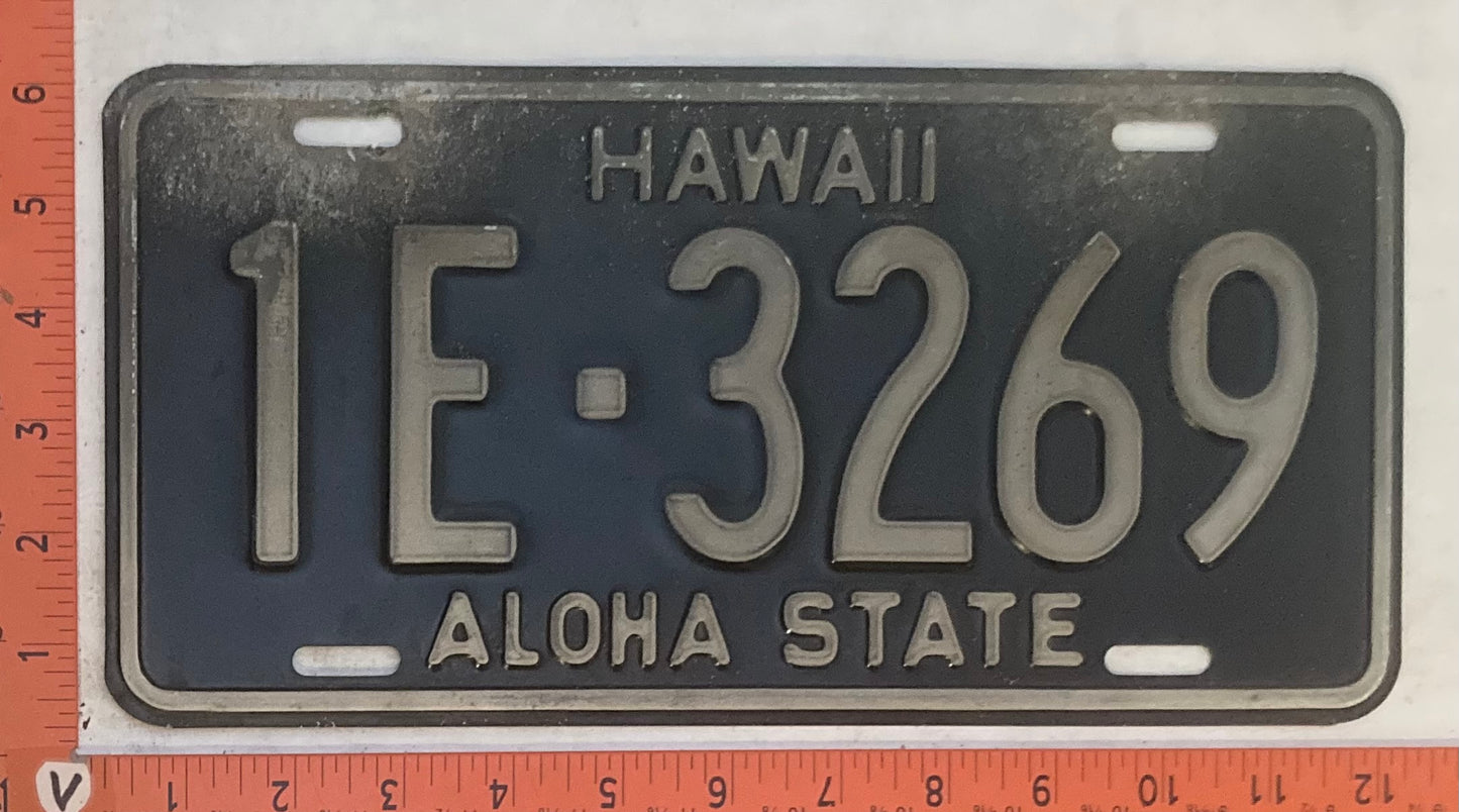 1961 Hawaii #1E-3269 Passenger License Plate