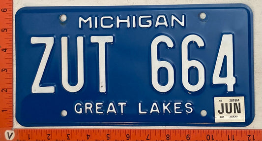 2005 Michigan #ZUT 664 Passenger License Plate