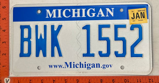 2010 Michigan #BWK 1552 Passenger License Plate