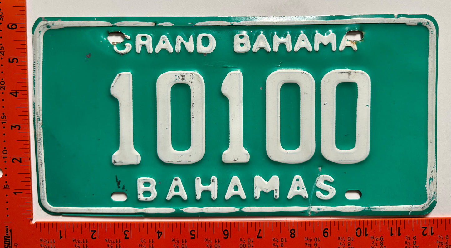 1990 base Grand Bahama, Bahamas #10100 Passenger License Plate