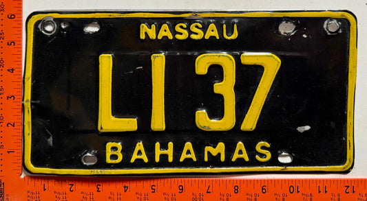 1997 base Nassau, Bahamas #LI 37 Livery License Plate