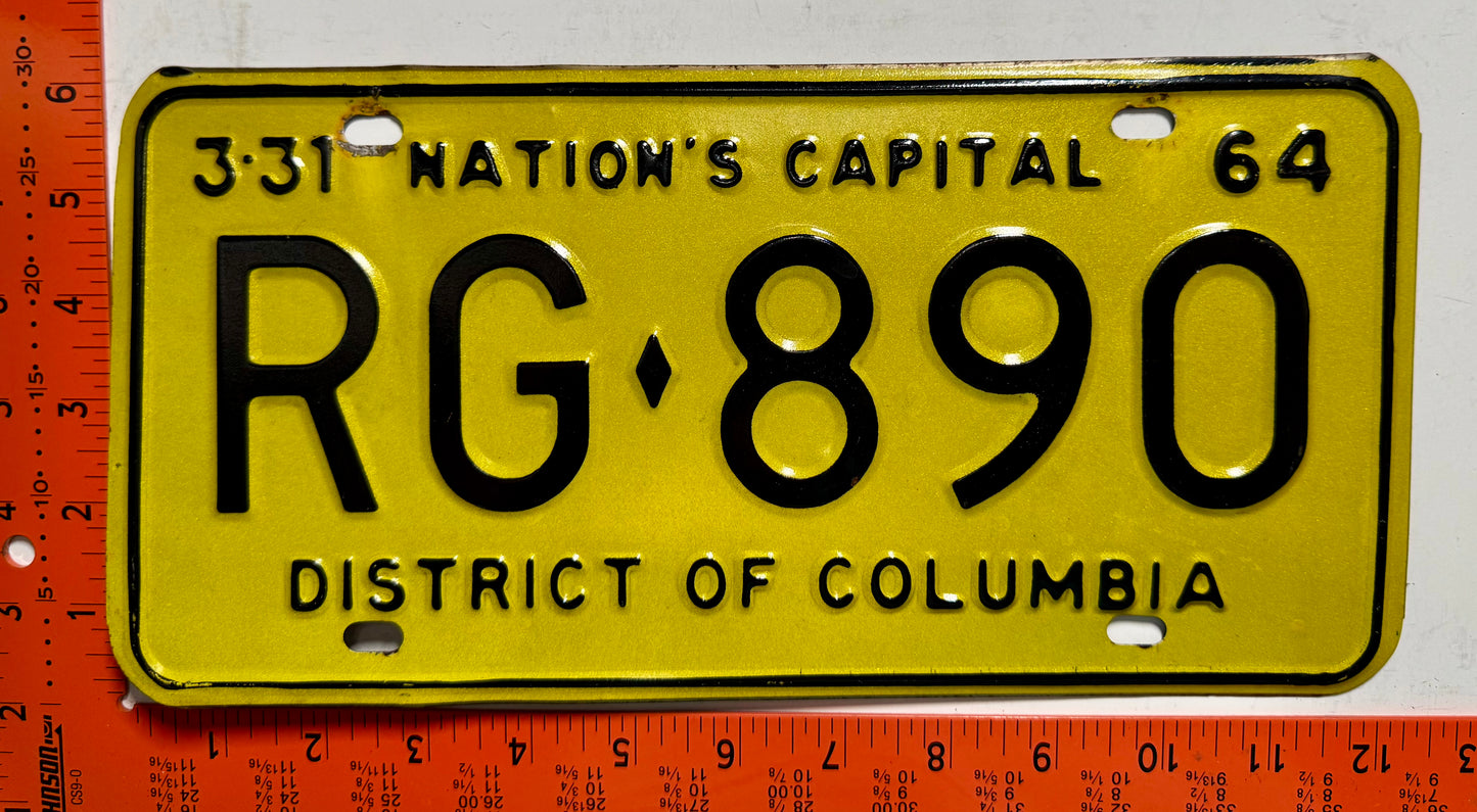 1964 Washington, DC #RG-890 Passenger License Plate