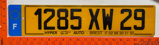 1993 series France #1285 XW 29 Passenger License Plate