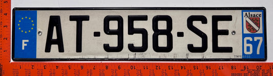 2009 series France #AT-958-SE Passenger License Plate