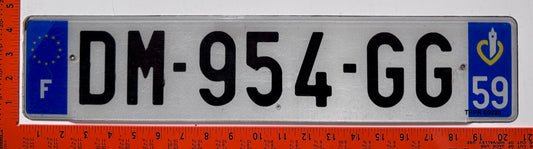 2009 series France #DM-954-GG Passenger License Plate