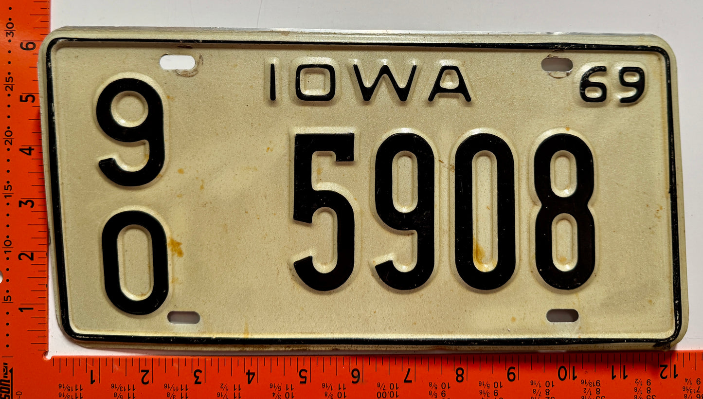 1969 Iowa #9/0 5908 Passenger License Plate