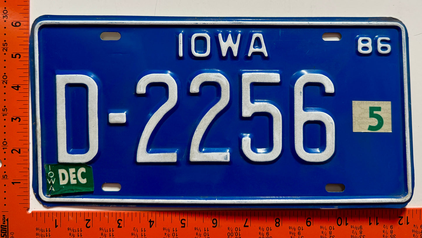 1986 Iowa #D-2256 5 Dealer License Plate