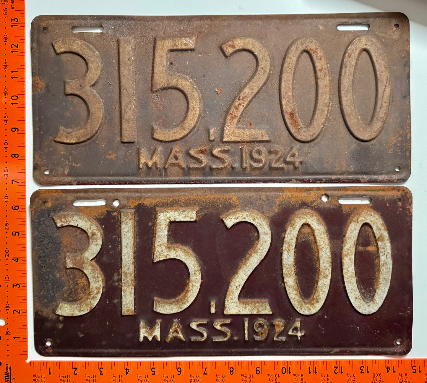 1924 Massachusetts #315,200 Passenger License Plate Pair