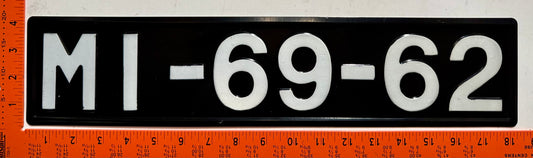 undated Macao #MI-69-62 Passenger License Plate